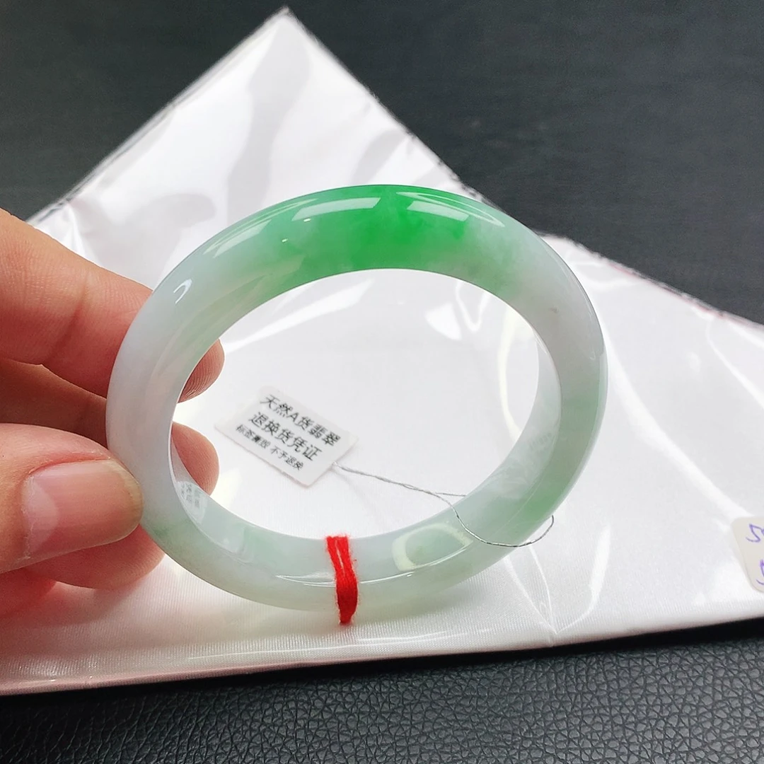 翡翠手镯未镶嵌天然翡翠手镯