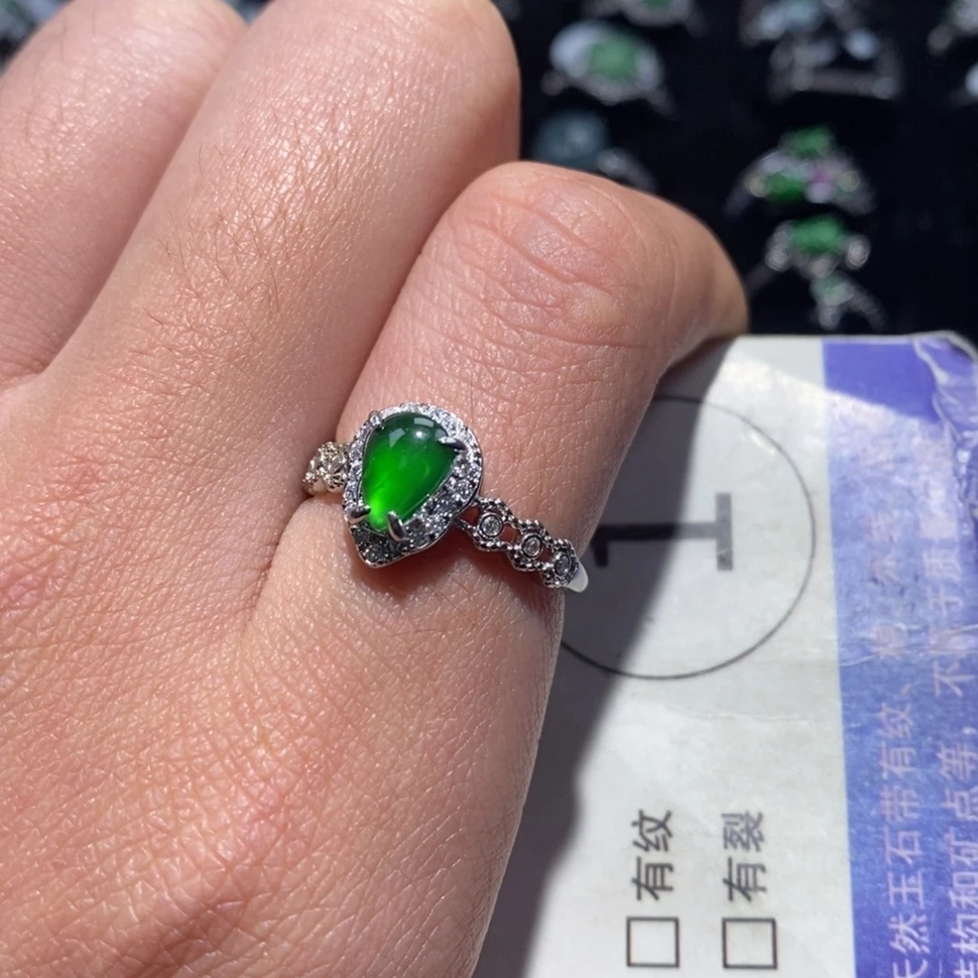 所***？翡翠未镶嵌颈饰翡翠