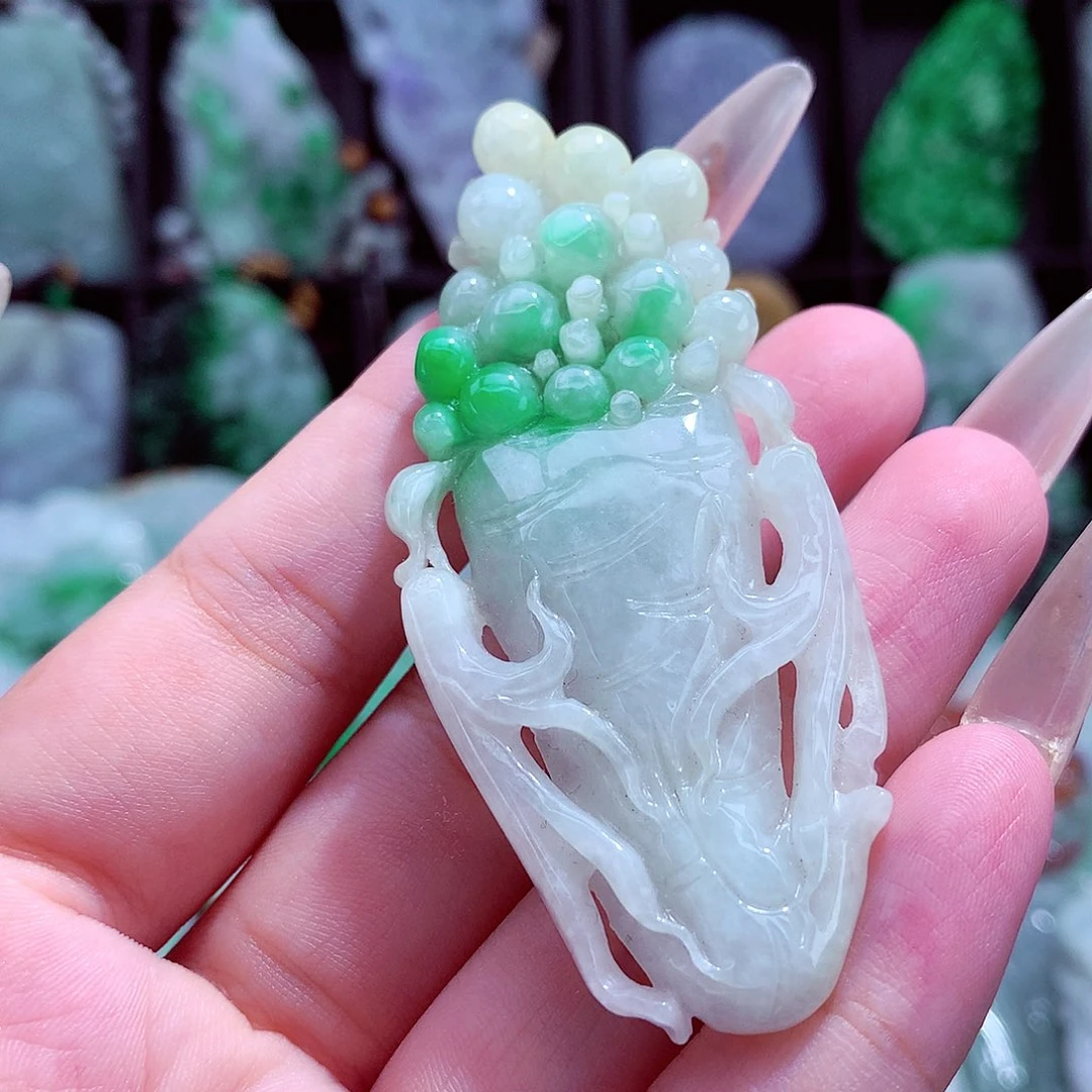 翡翠未镶嵌颈饰挂件