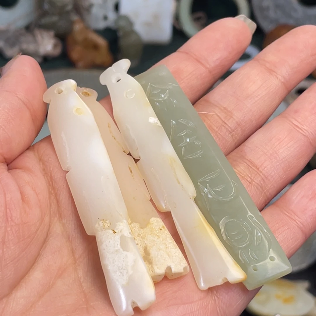 蔡***和田玉未镶嵌颈饰