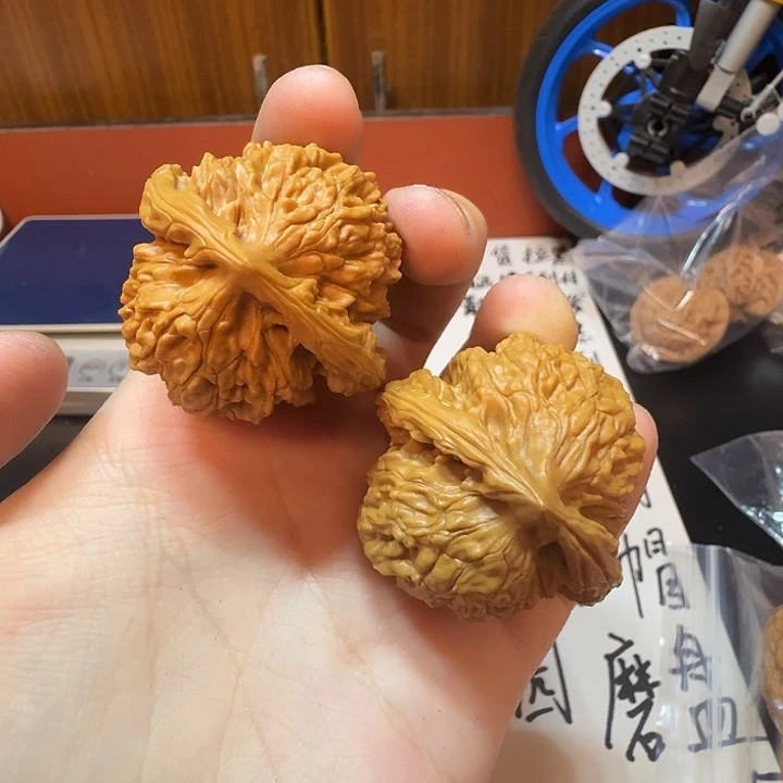 吊坠桃核40尺虎头王