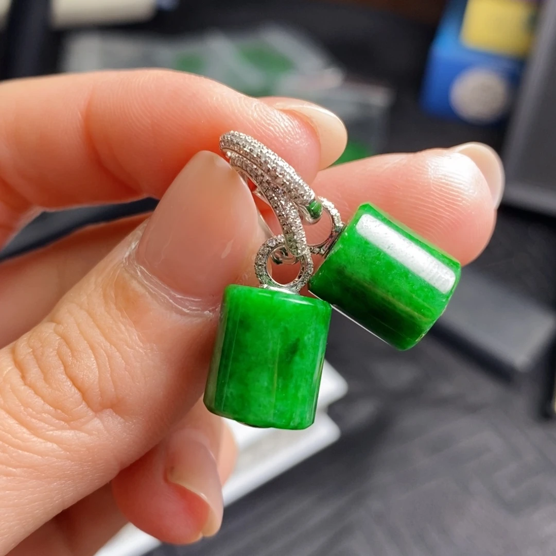 翡翠18K金镶嵌耳饰阳绿路路通耳环