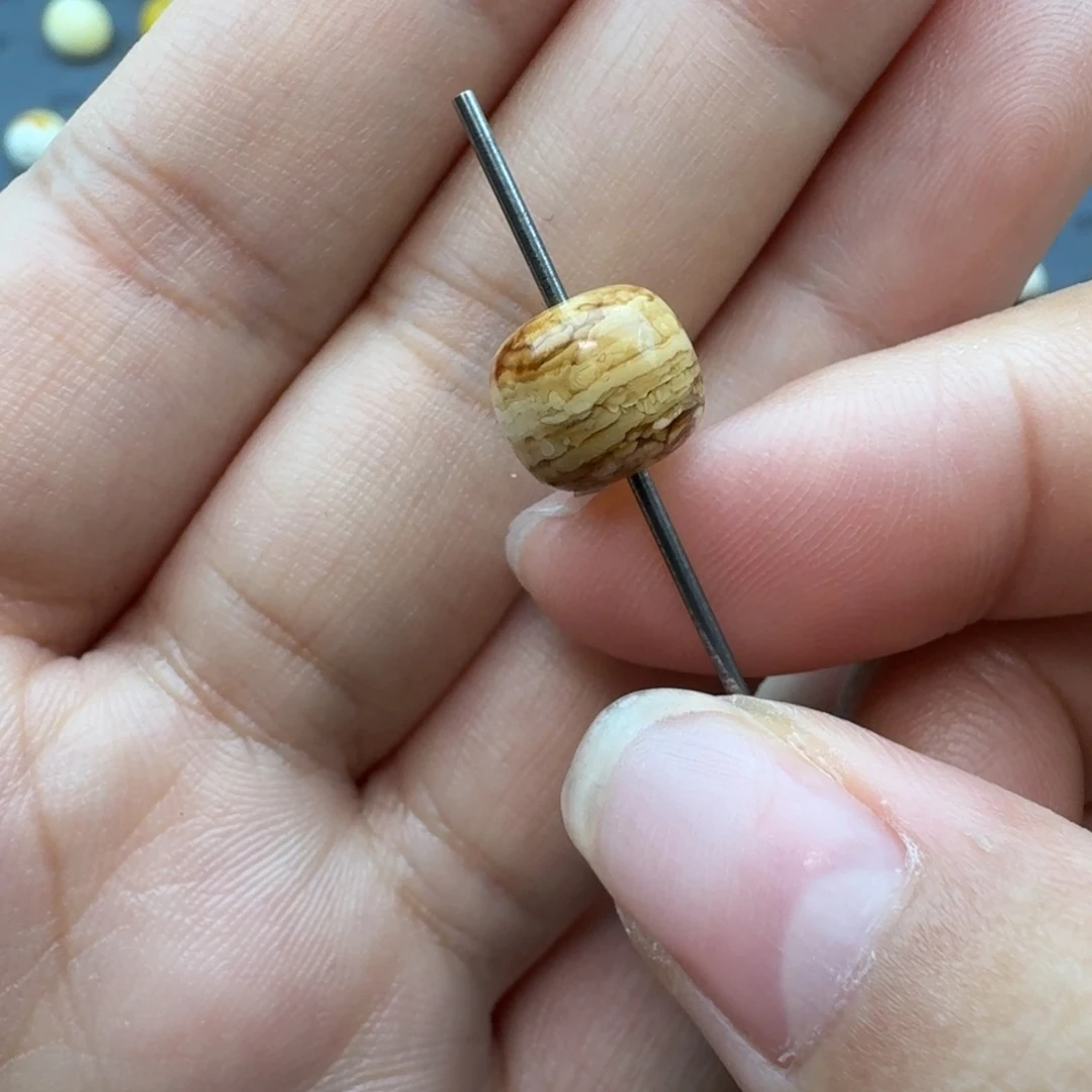 琥珀未镶嵌裸石9加老型沁色