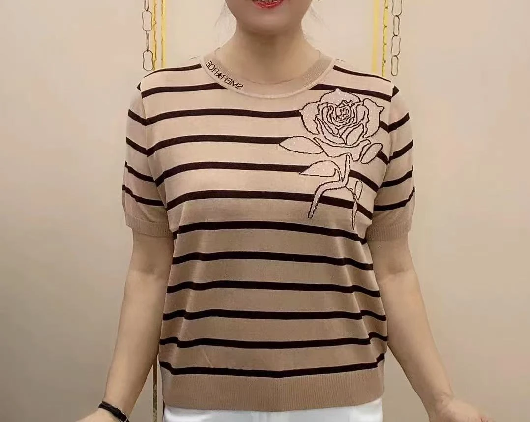 2025时尚洋气圆领显瘦针织衫妈妈上衣