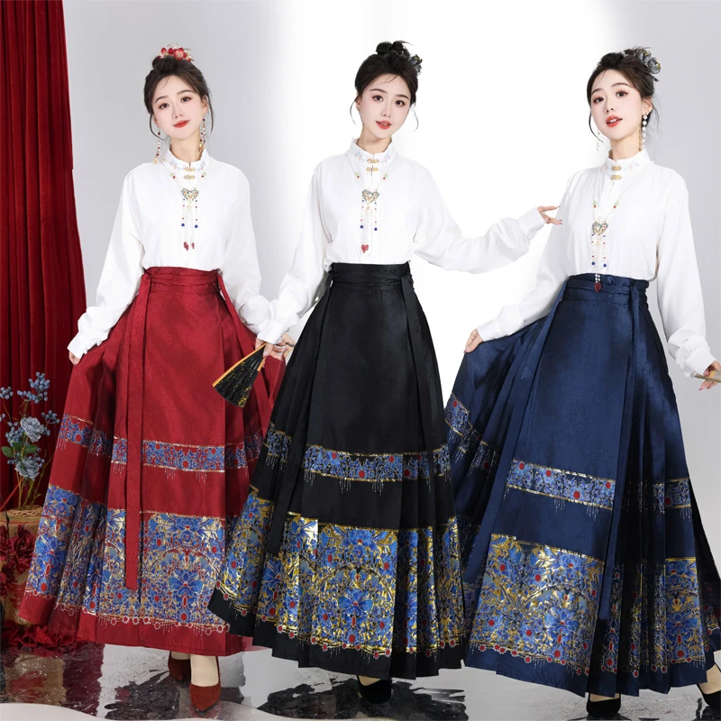 高端织金蝶舞牡丹马面裙