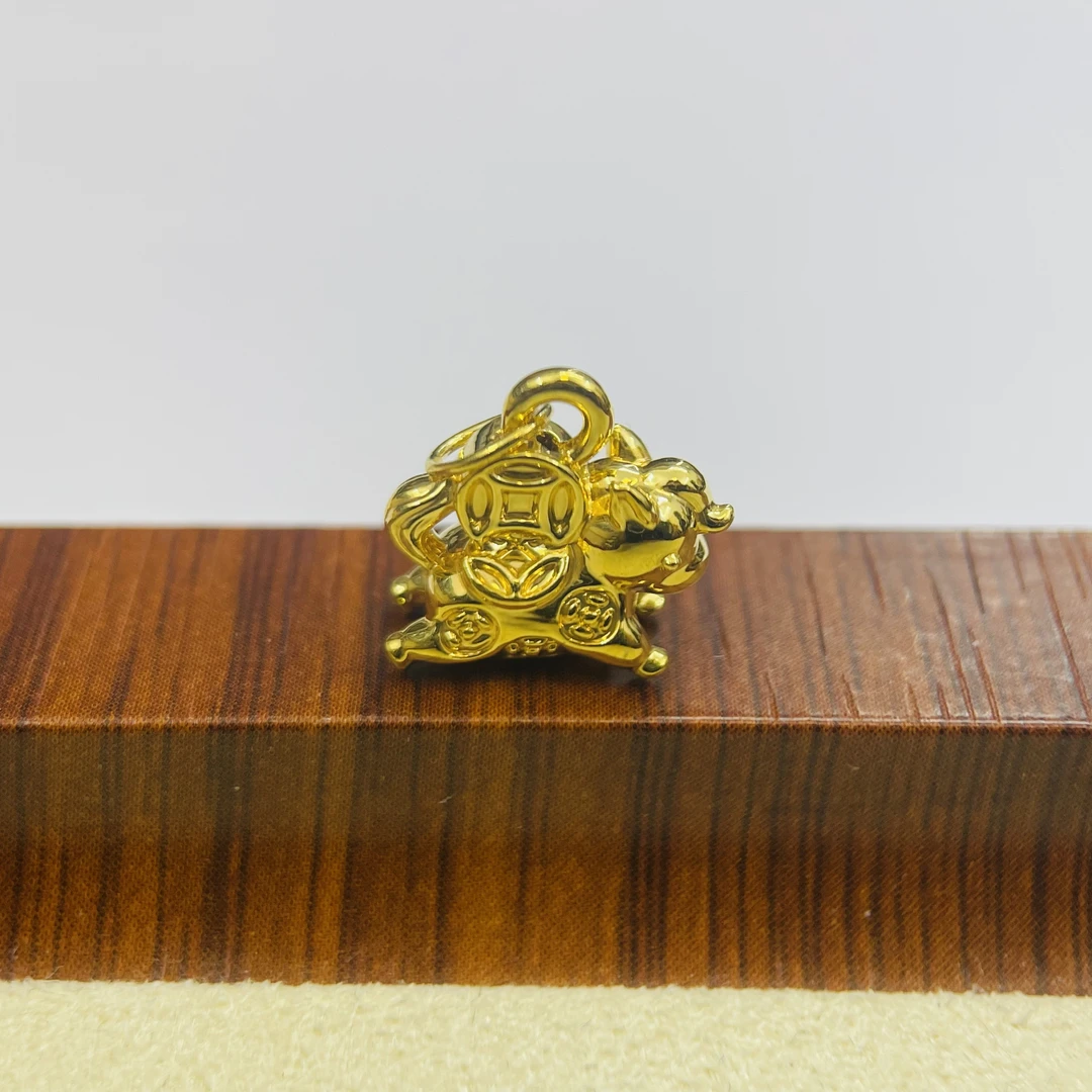 巨锋臻选黄金足金999光面马上有钱吊坠DP2537-0330