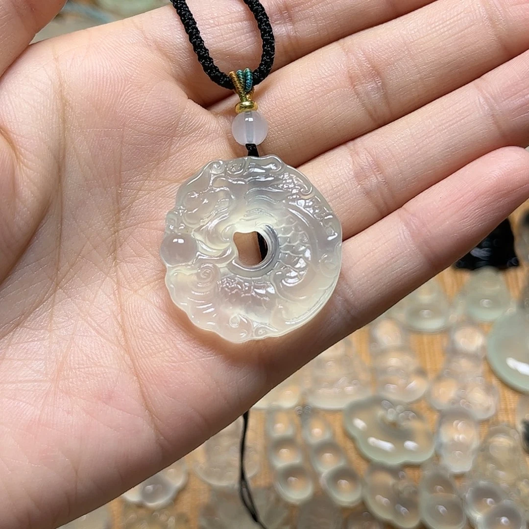 岫玉未镶嵌颈饰吊坠