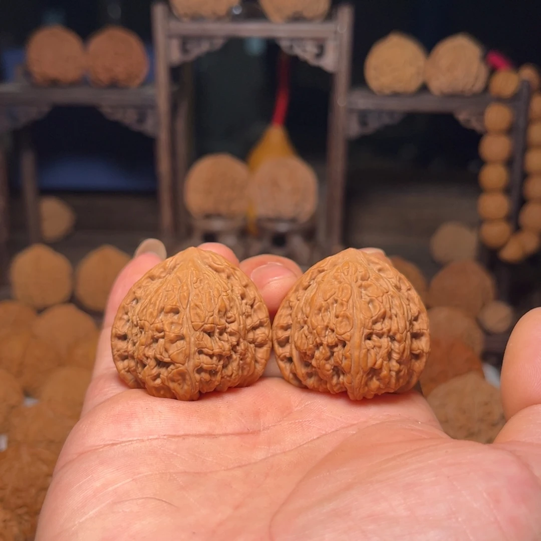 文玩核桃吊坠红玛瑙