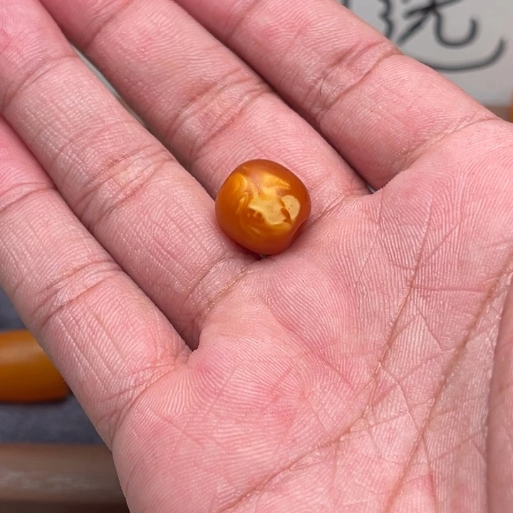 I***a琥珀未镶嵌裸石蜜蜡墩子