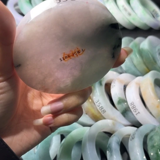 定制翡翠未镶嵌手镯