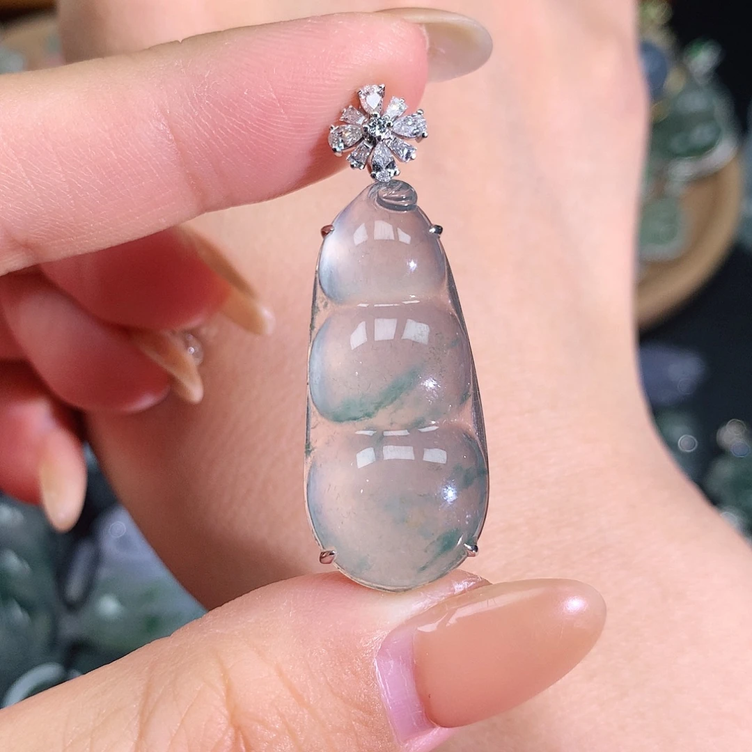 翡翠18K金镶嵌颈饰翡翠