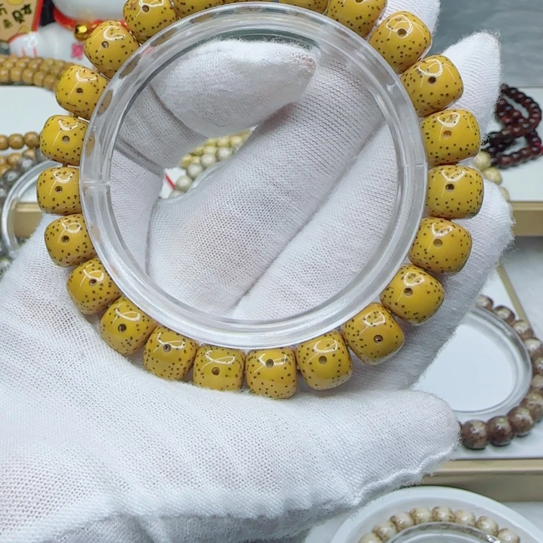 手串星月菩提鸡油黄10×9一朵果