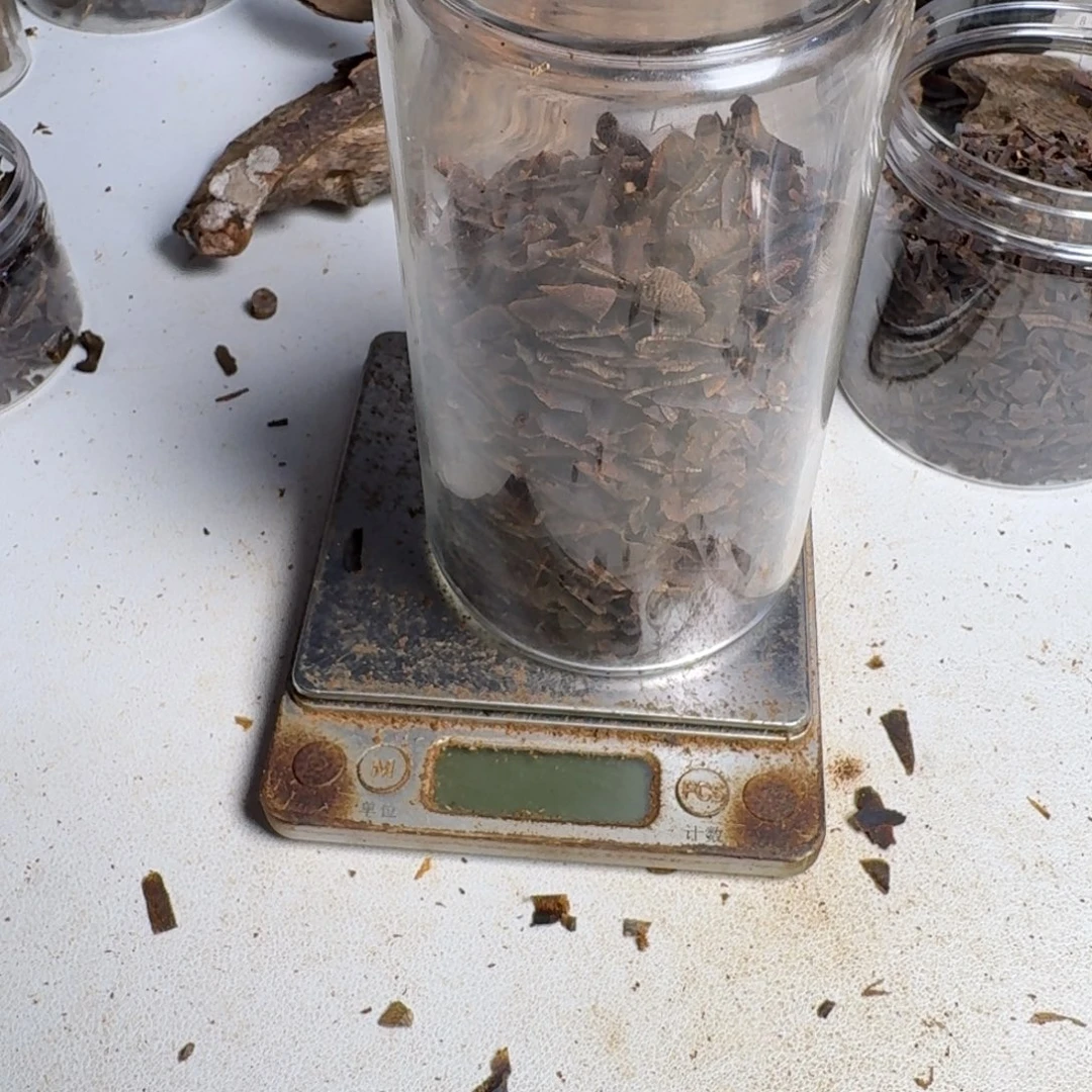 铭***哥沉香沉香碎屑天然黑棋板头精品切片77