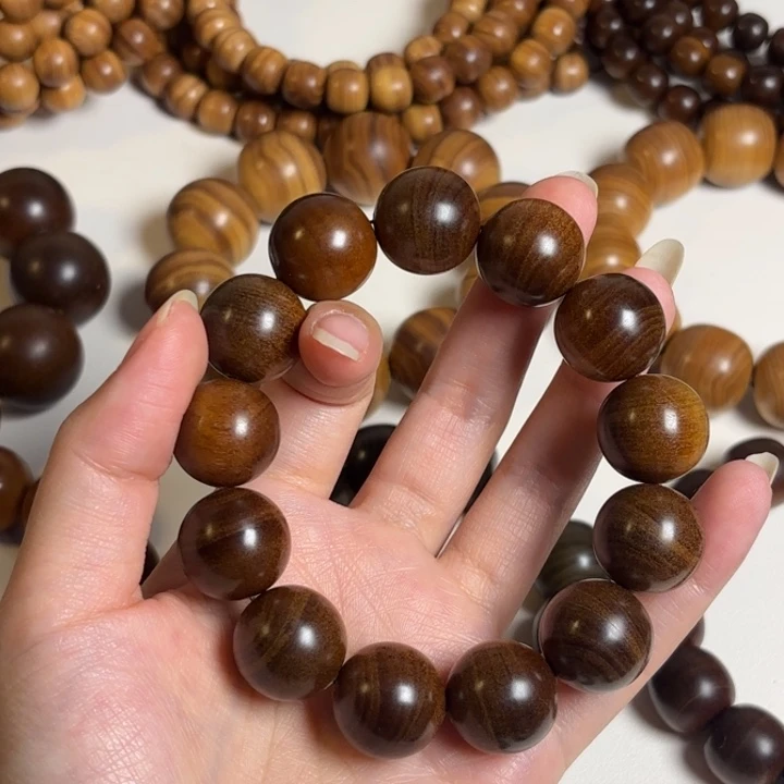 伟***仔檀香木1.8圆珠老山檀黑肉奶香奶甜