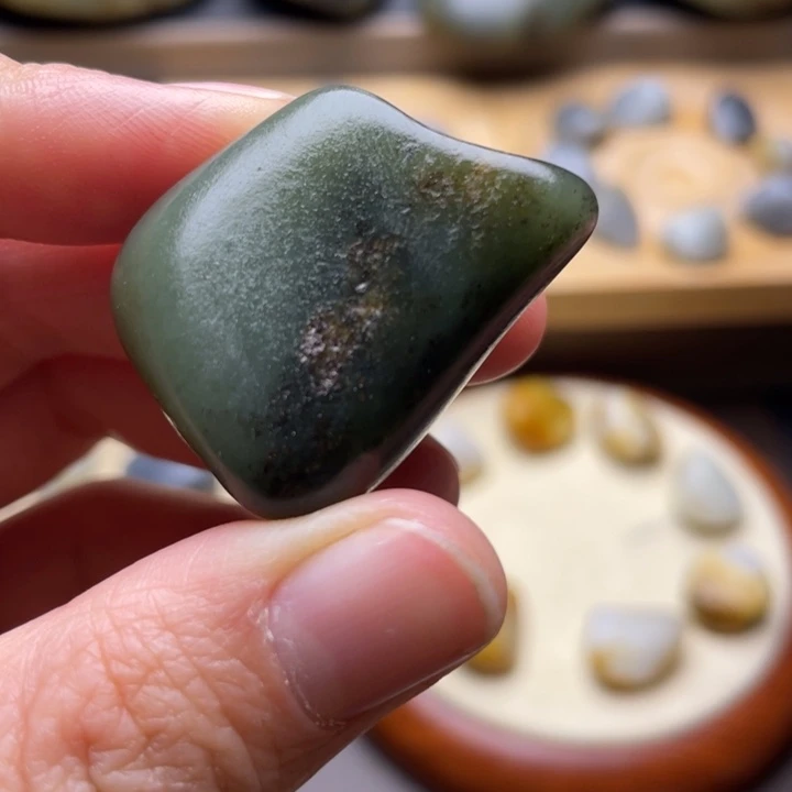 和田玉未镶嵌颈饰1