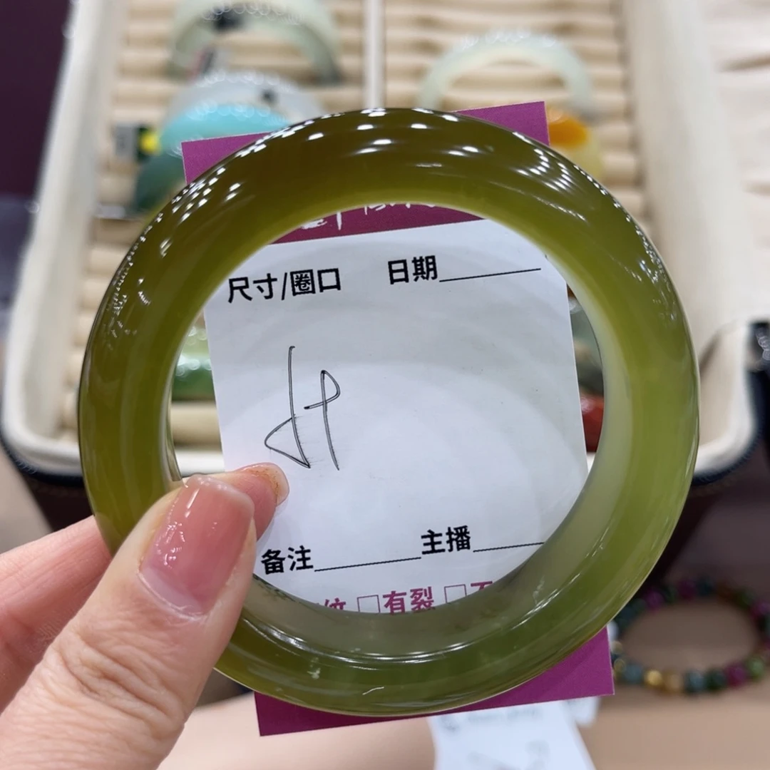 玲***2蛇纹石玉未镶嵌手镯
