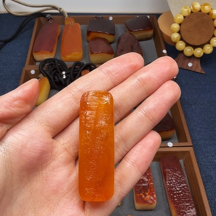 蜜蜡吊坠(不含链)未镶嵌