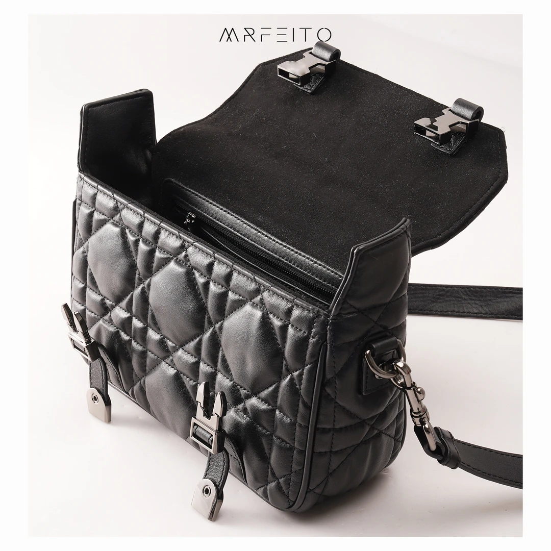 【一赞成名】胎牛皮真皮斜挎包包H26BB30627