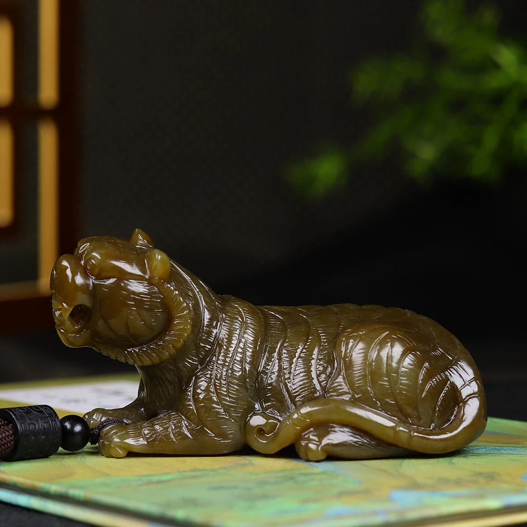 1029159和田玉糖玉生肖虎摆件