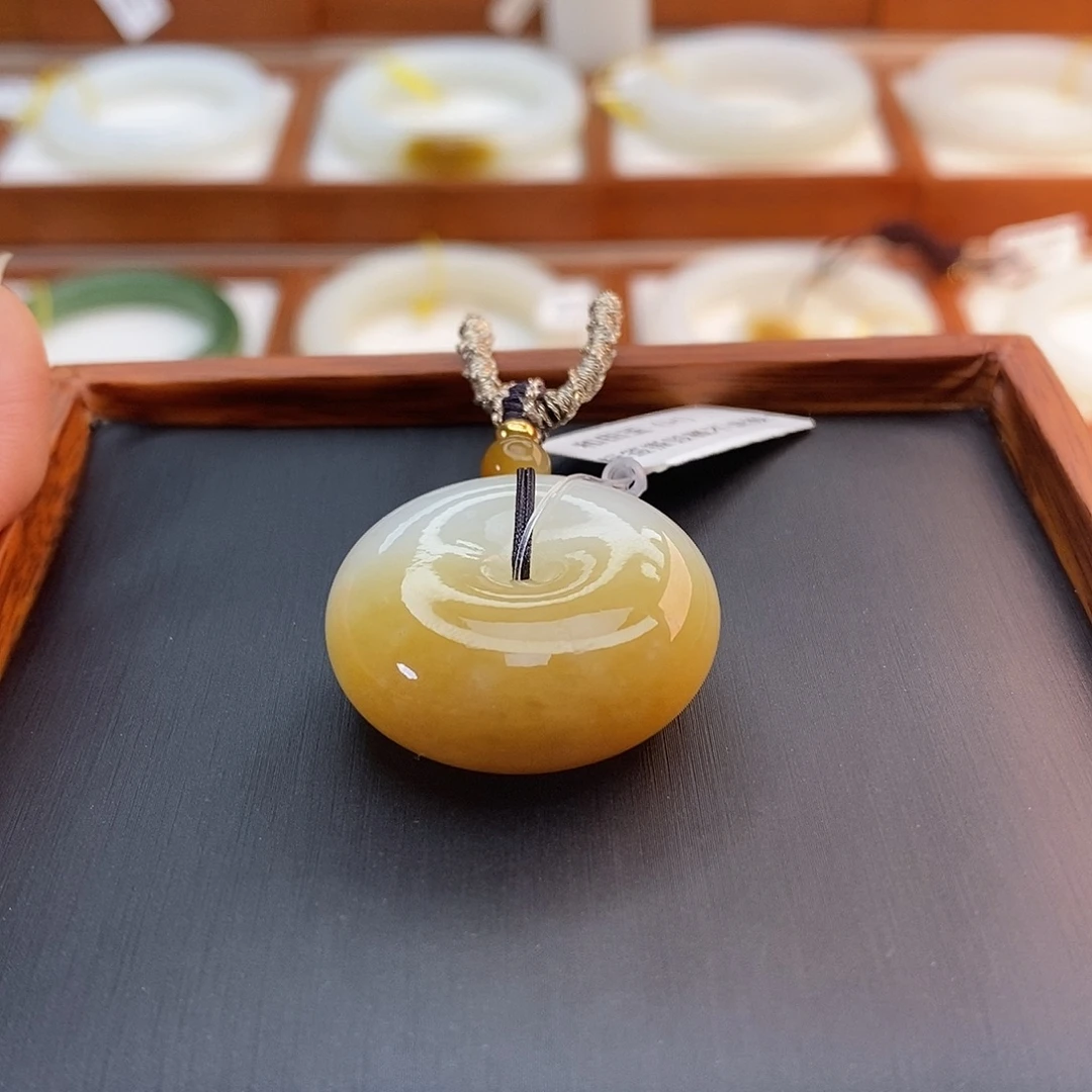✎****颈饰未镶嵌和田玉（糖玉）