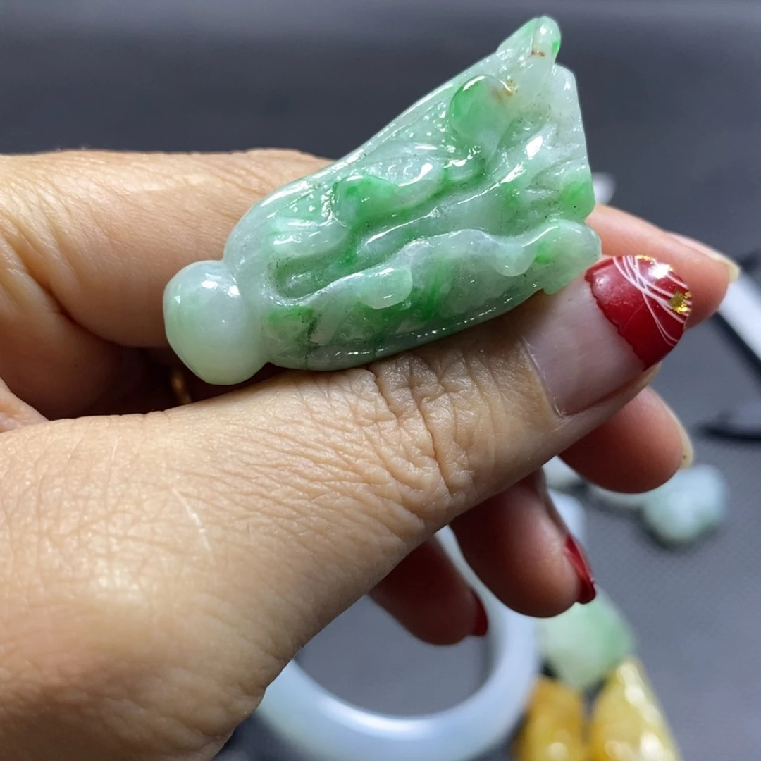 定制翡翠未镶嵌挂件