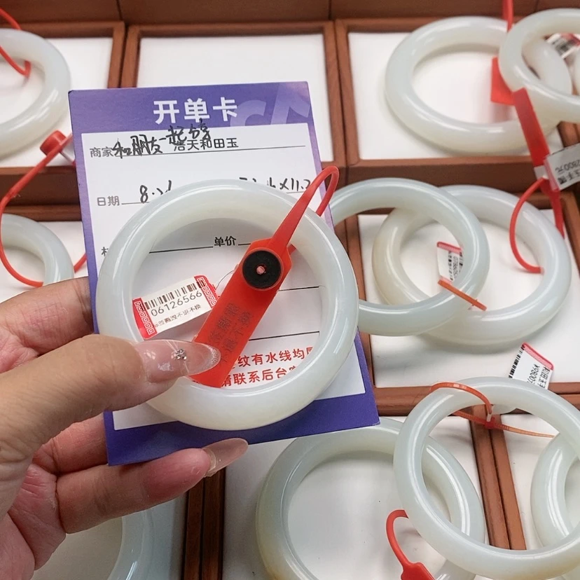 【闪购商品】未镶嵌手镯和田玉和****乐