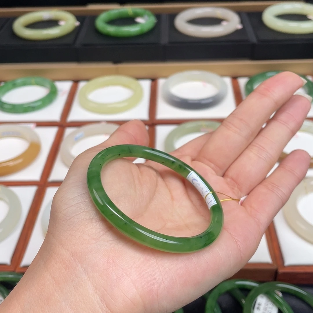 和田玉未镶嵌手镯-阳绿
