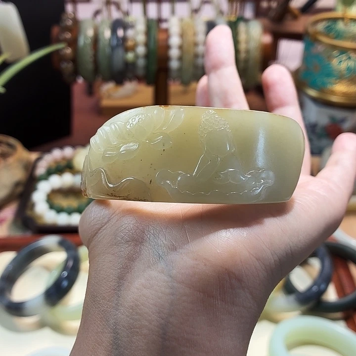 瑾***萱未镶嵌手镯和田玉