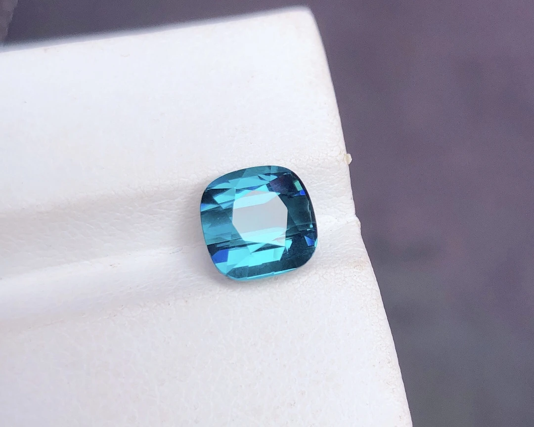 天然拉贡碧玺戒面裸石，晶体干净！重3.45ct