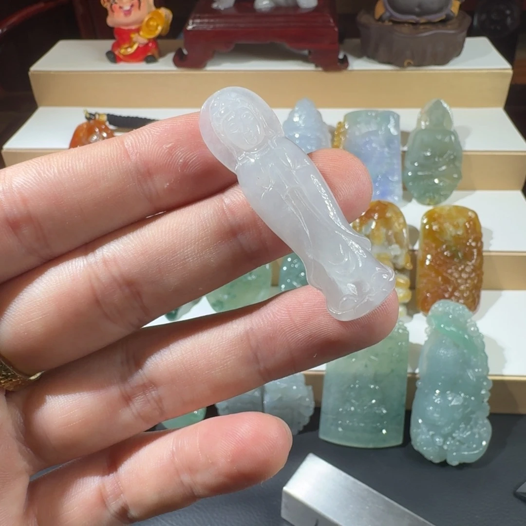 叶***子翡翠未镶嵌挂件妈祖