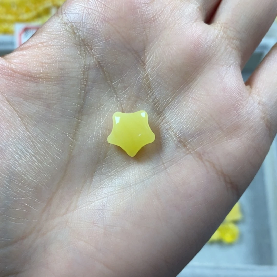 琥珀裸石未镶嵌星星