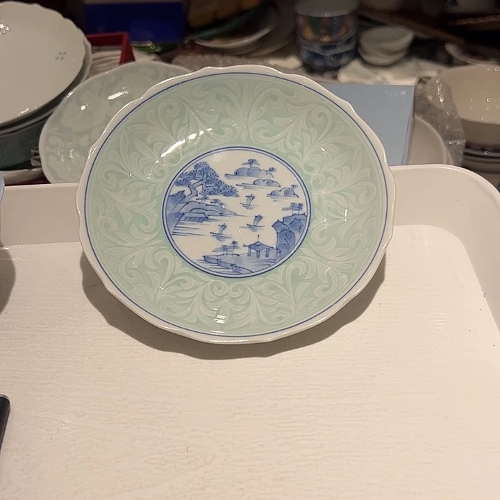 爱****瓷素雅高级小盘一个