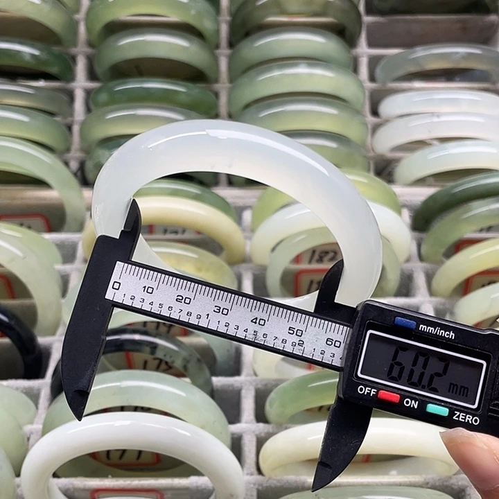未镶嵌蛇纹石玉手镯184