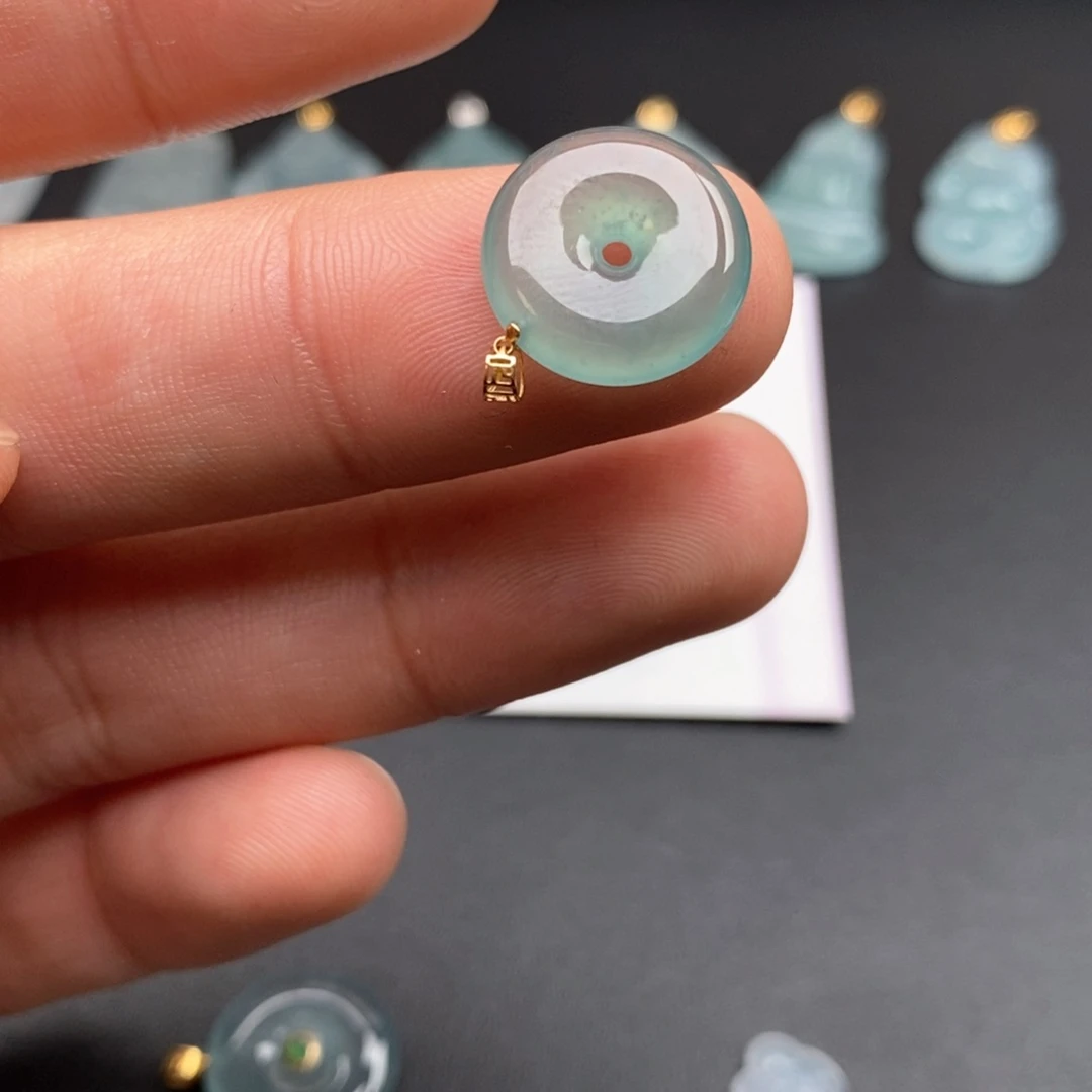 颈饰18K金镶嵌翡翠