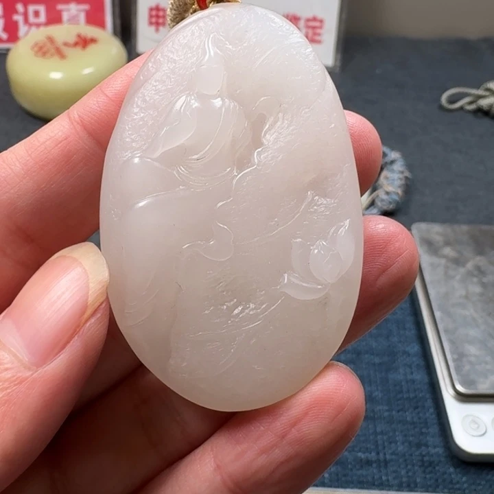 和田玉颈饰未镶嵌烟**散