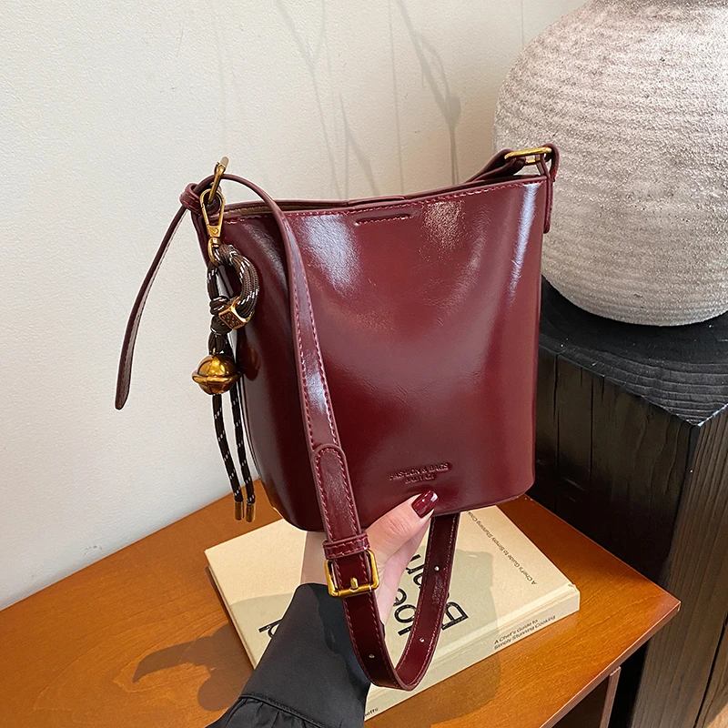 【工厂直销】高级轻奢质感简约手提斜挎女式包包6025酒红色