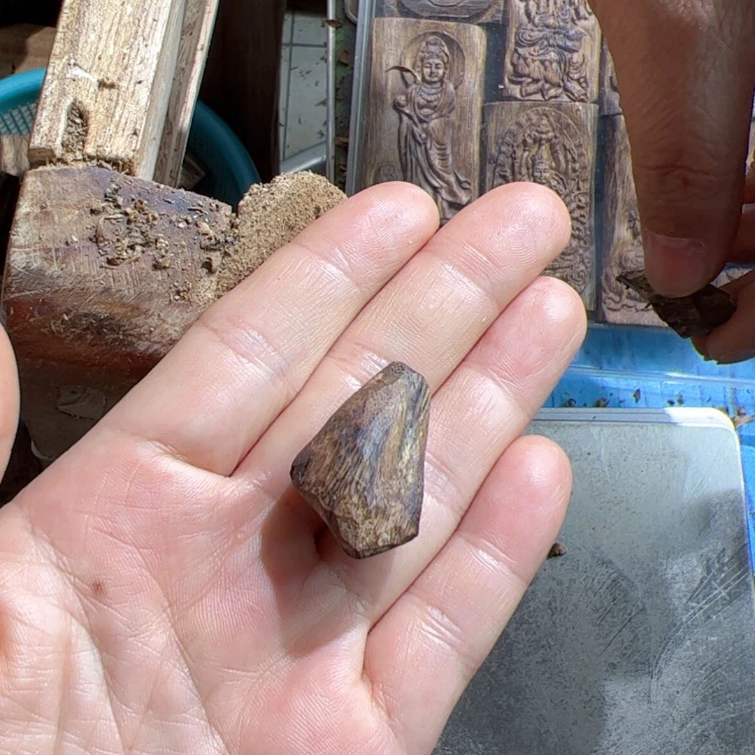 沉香吊坠白棋素牌3.2克