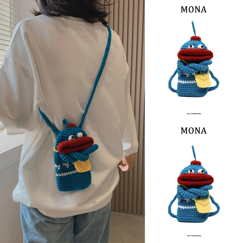 Mona秋冬迷你小包包女2025新款腰包可爱毛线斜挎香肠嘴手机包成品