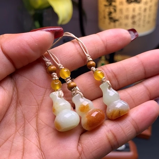 翡翠吊坠(赠链)未镶嵌