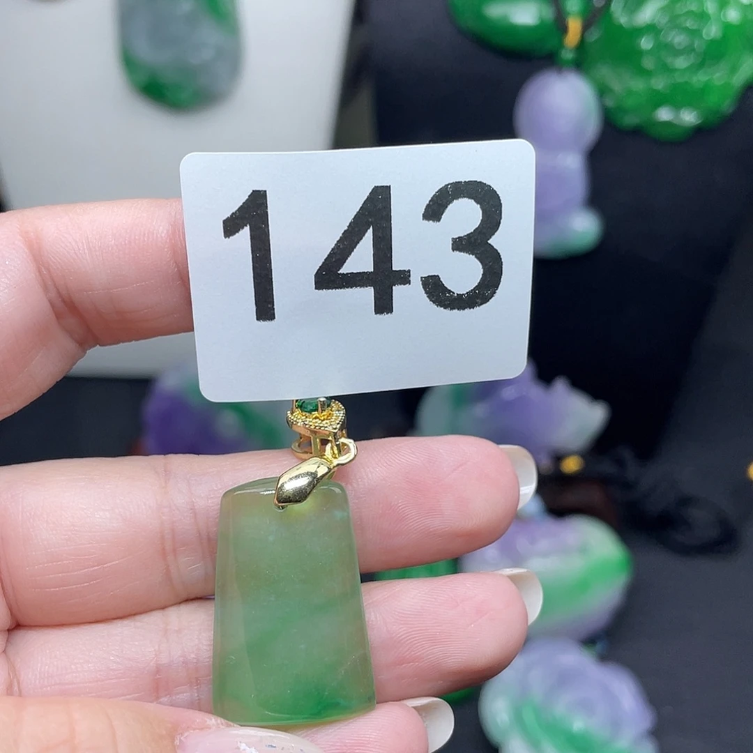 翡翠未镶嵌吊坠(赠链)