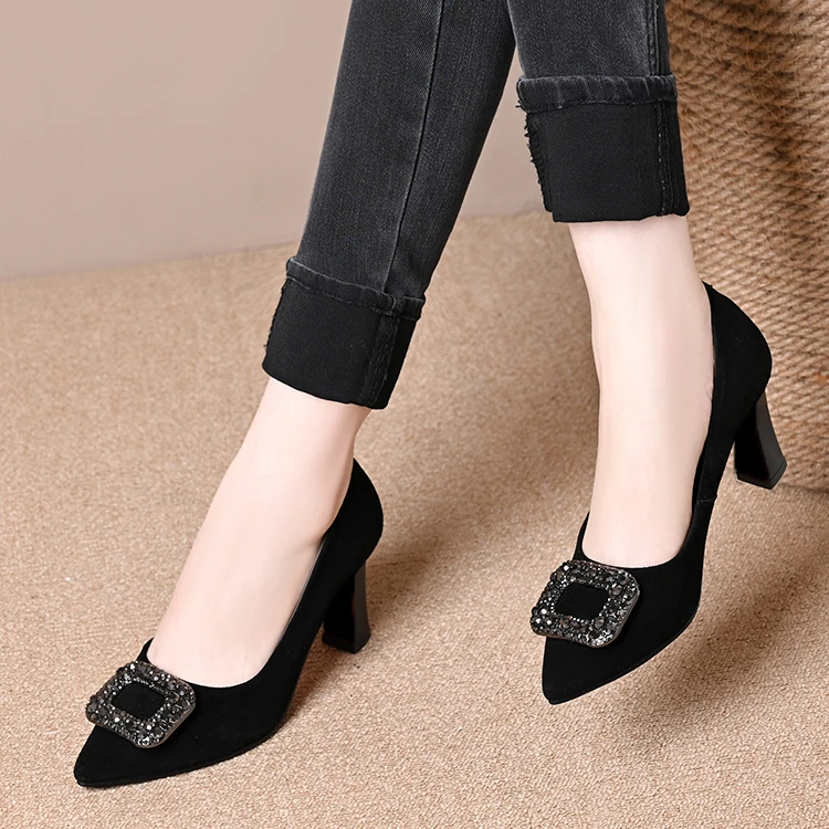 法式水钻时尚单鞋2025秋季新款不累脚气质尖头方扣黑色浅口高跟鞋