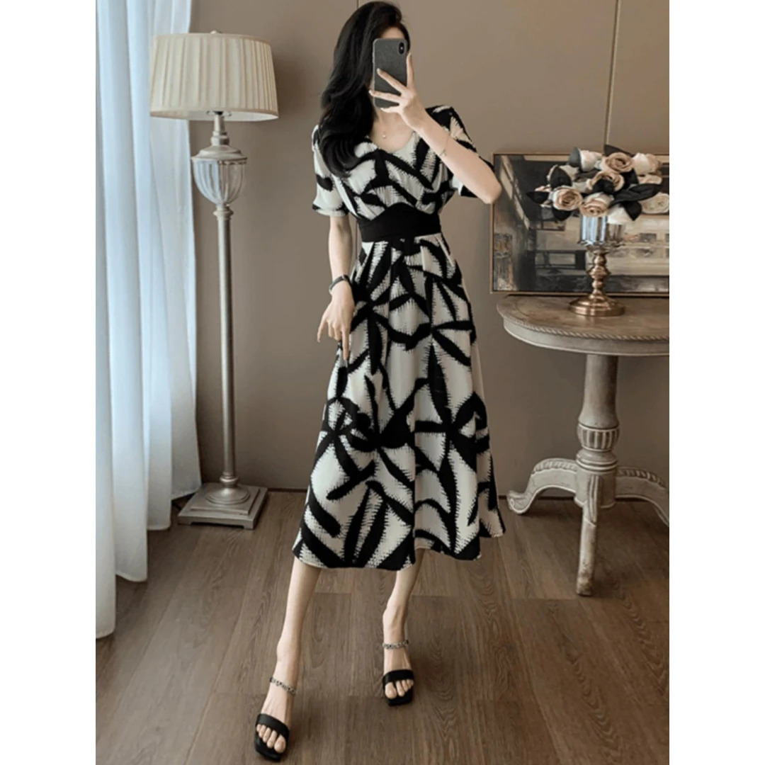 通勤高腰短袖连衣裙女夏季2025新款成熟御姐复古气质显瘦黑色裙子