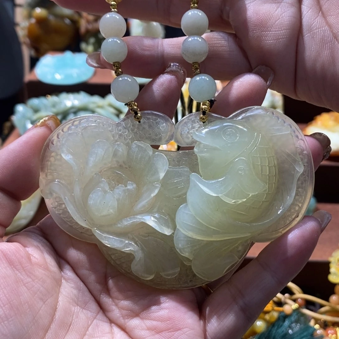 蛇纹石玉颈饰未镶嵌