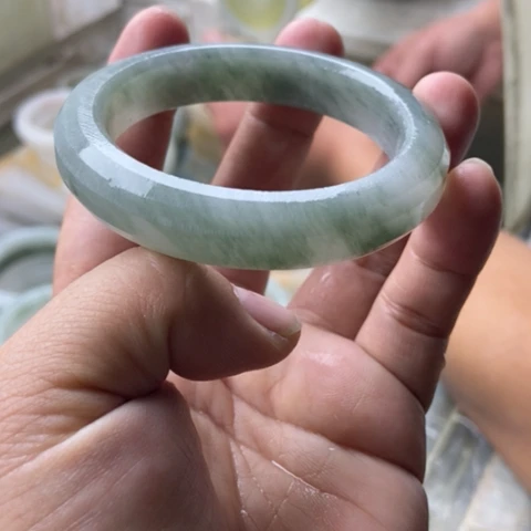 杨***姐石英质玉（金丝玉）未镶嵌手镯加工定制