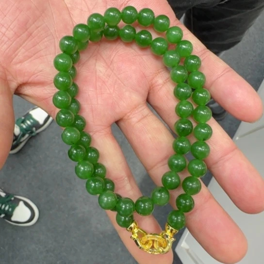 和田玉颈饰未镶嵌俄罗斯卡8冰正阳绿，个别点