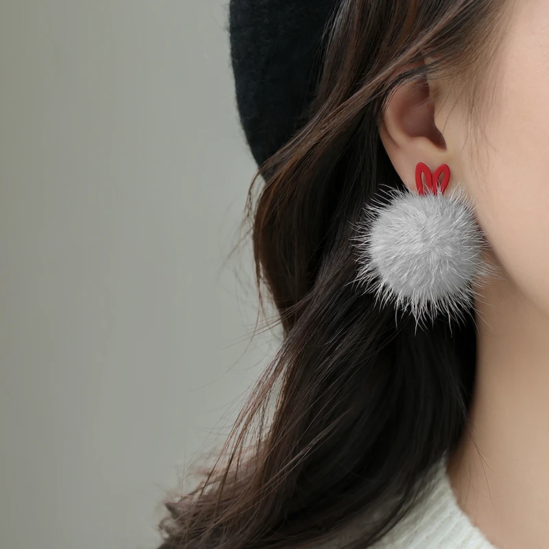 合金耳饰 925银针毛球耳钉过新年2026马本命年女气质小众耳环秋冬
