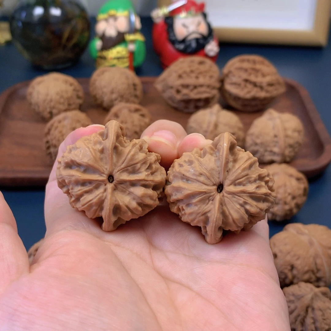 迷***路把件文玩核桃野狼36尺