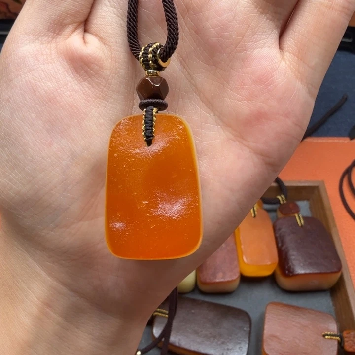 蜜蜡未镶嵌吊坠(赠链)