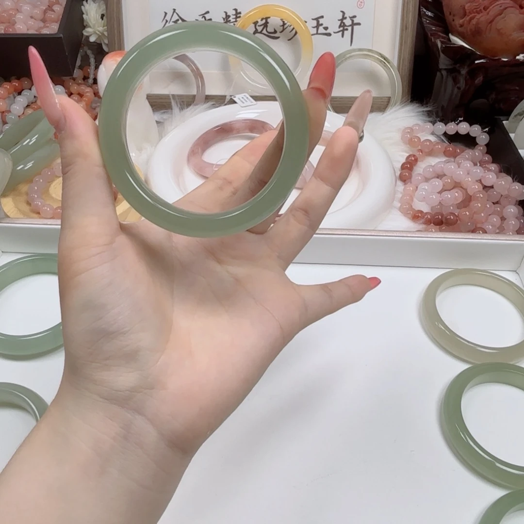 甜***丁未镶嵌手镯石英质玉