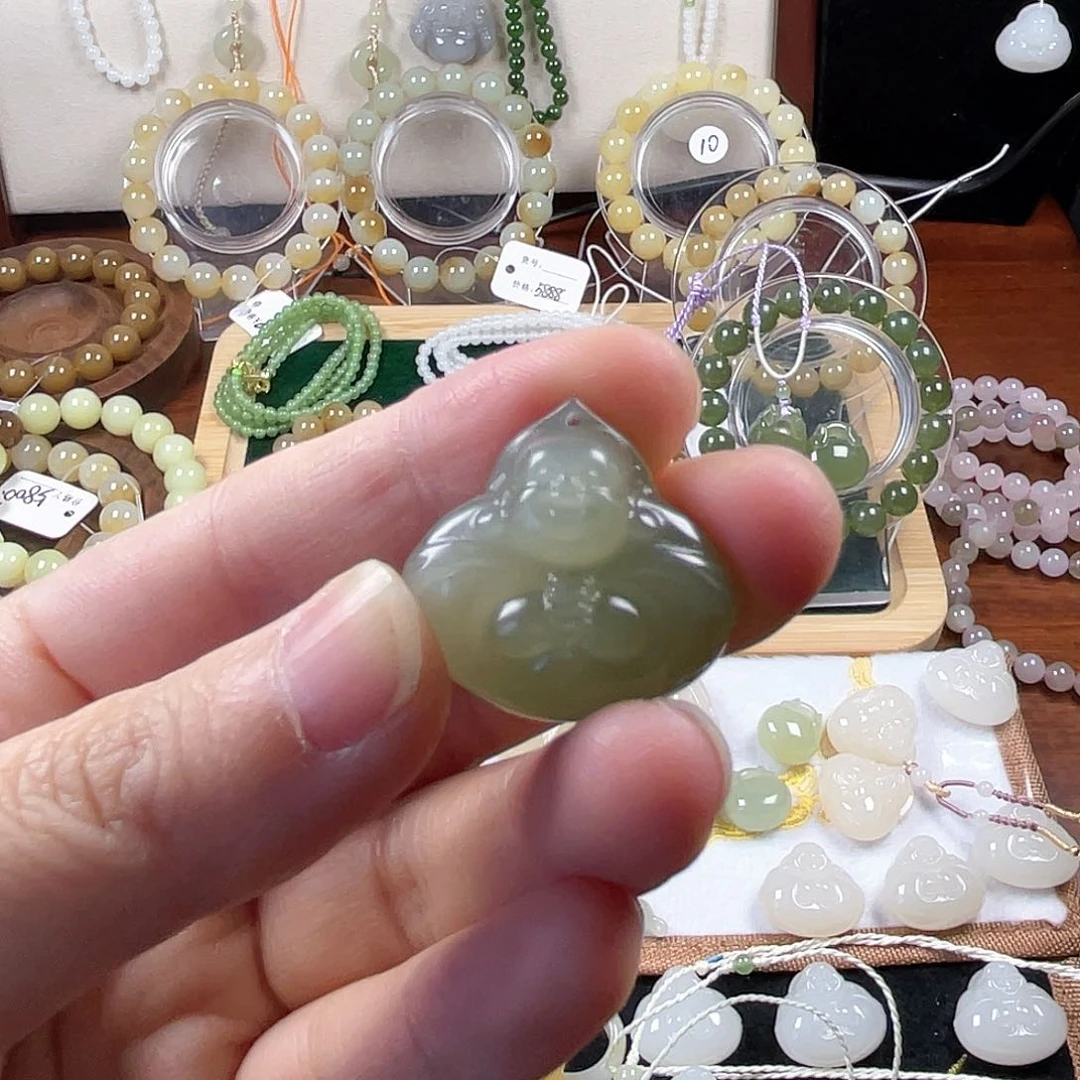 和田玉未镶嵌颈饰